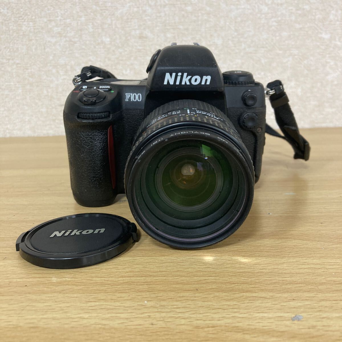 Nikon ニコン F100 レンズ AF NIKKOR 28-105mm 1:3.5-4.5 D Nikon ニコン F100 レンズ AF NIKKOR 28-105mm 1:3.5-4.5 D