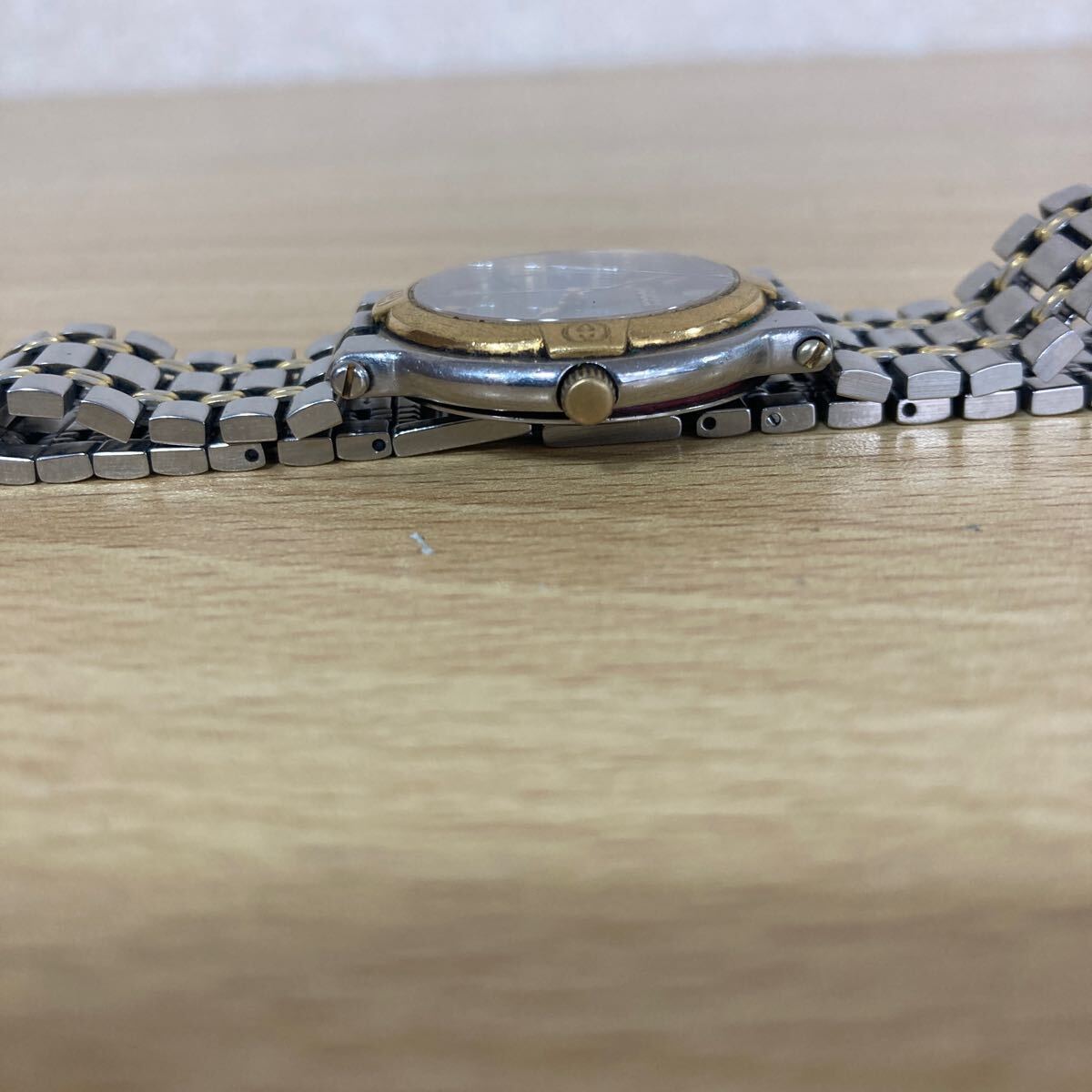 GUCCI グッチ 9000M グレー文字盤 デイト表示 メンズ 電池 GUCCI グッチ 9000M グレー文字盤 デイト表示 メンズ 電池