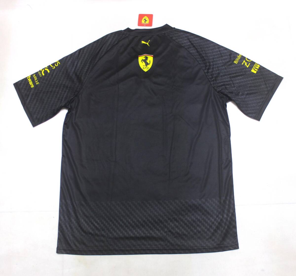 新品タグ付き F1フェラーリブラック/イエロー USA Mサイズ 新品タグ付き F1フェラーリブラック/イエロー USA Mサイズ