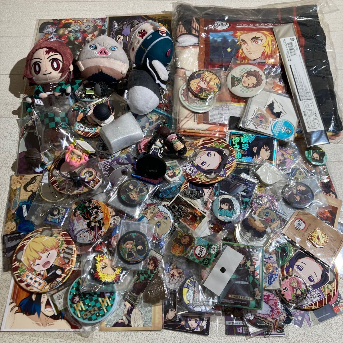 鬼滅の刃 アニメグッズ 大量 まとめ 缶バッジ アクリルスタンド 鬼滅の刃 アニメグッズ 大量 まとめ 缶バッジ アクリルスタンド