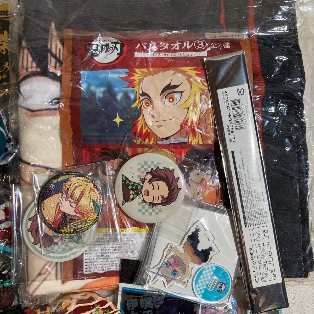 鬼滅の刃 アニメグッズ 大量 まとめ 缶バッジ アクリルスタンド 鬼滅の刃 アニメグッズ 大量 まとめ 缶バッジ アクリルスタンド