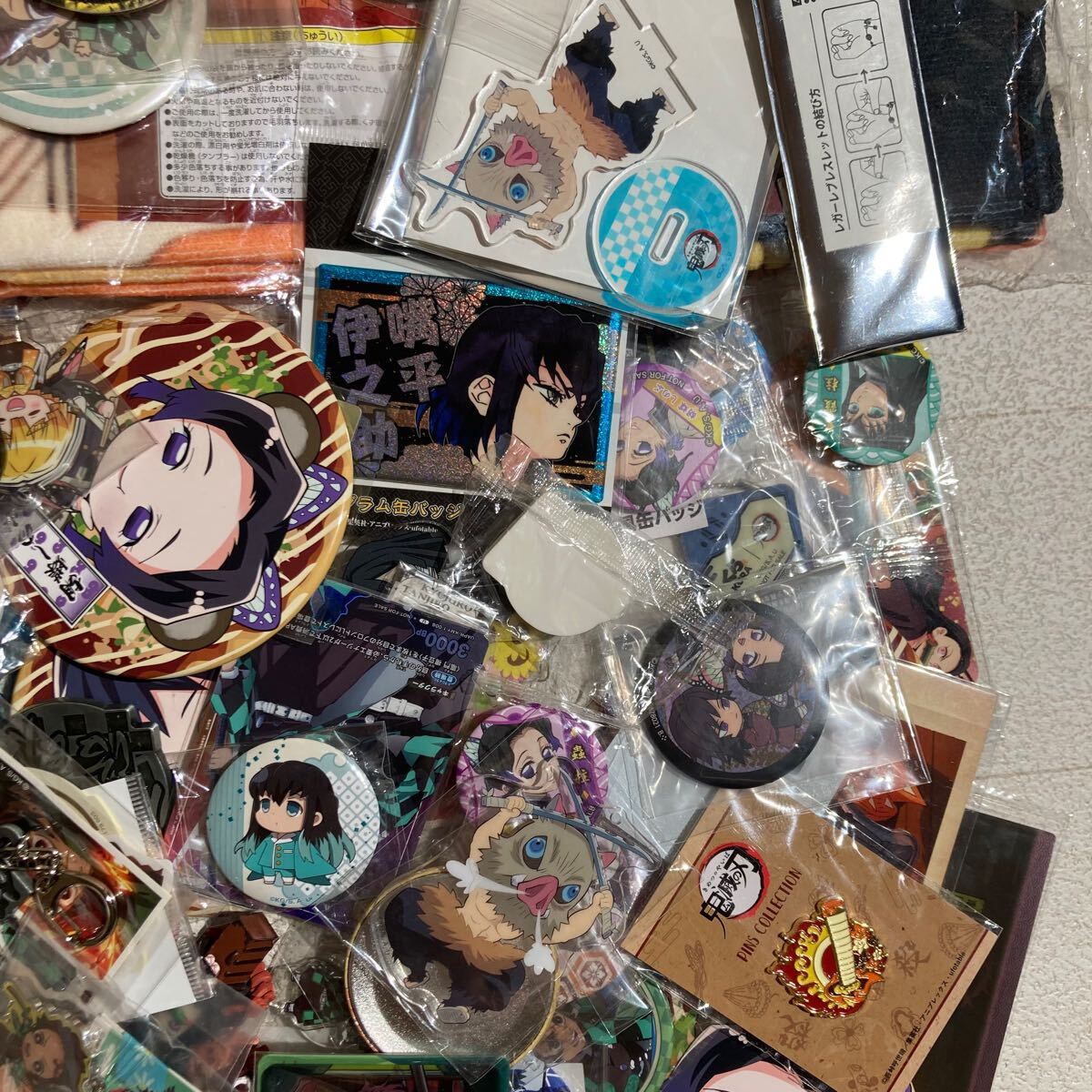 鬼滅の刃 アニメグッズ 大量 まとめ 缶バッジ アクリルスタンド 鬼滅の刃 アニメグッズ 大量 まとめ 缶バッジ アクリルスタンド