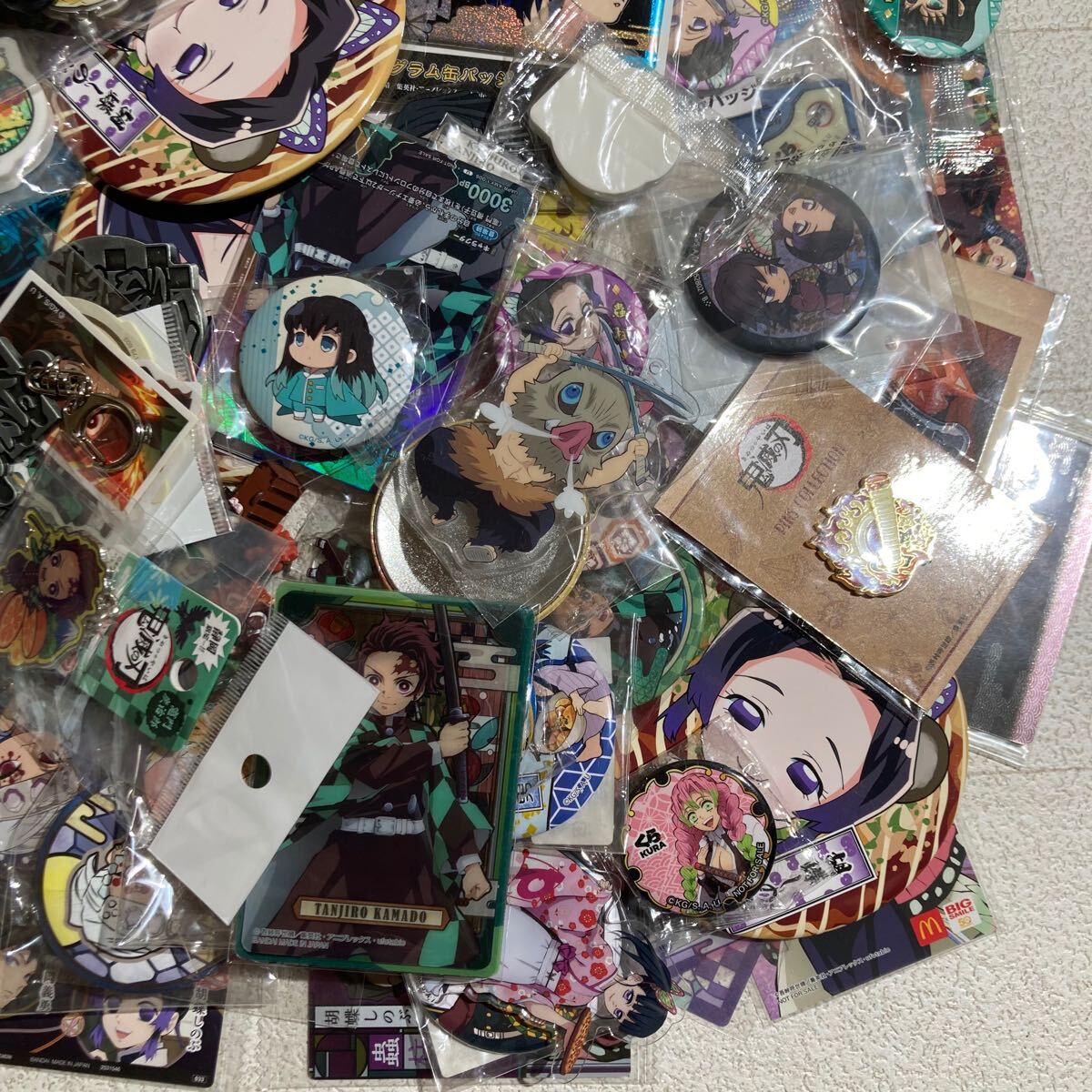 鬼滅の刃 アニメグッズ 大量 まとめ 缶バッジ アクリルスタンド 鬼滅の刃 アニメグッズ 大量 まとめ 缶バッジ アクリルスタンド
