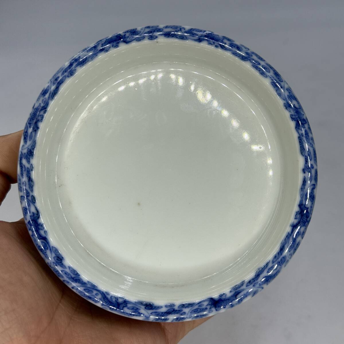 時代物 旧家整理品 清朝期 古染付雲蝠文四足小盤 在銘有り 無傷 時代物 旧家整理品 清朝期 古染付雲蝠文四足小盤 在銘有り 無傷