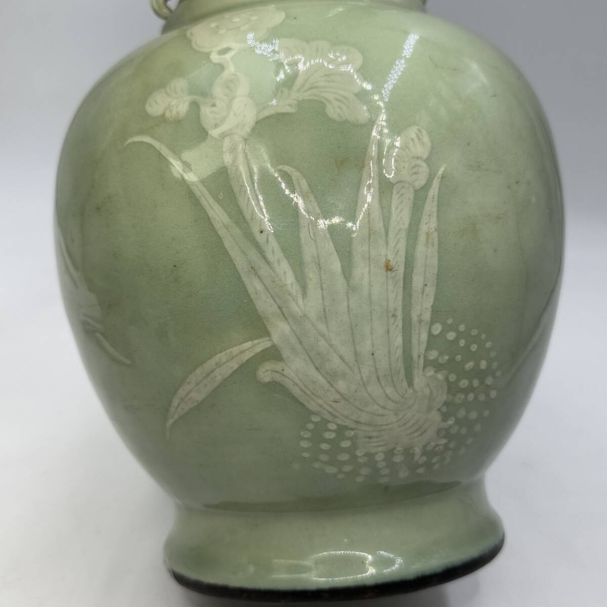 時代物 旧家整理品 清朝期 青磁花卉文耳付花瓶 在銘有り ニュウ 時代物 旧家整理品 清朝期 青磁花卉文耳付花瓶 在銘有り ニュウ