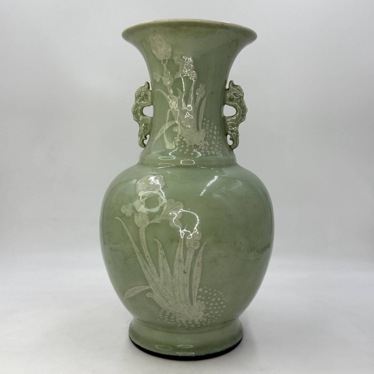 時代物 旧家整理品 清朝期 青磁花卉文耳付花瓶 在銘有り ニュウ 時代物 旧家整理品 清朝期 青磁花卉文耳付花瓶 在銘有り ニュウ