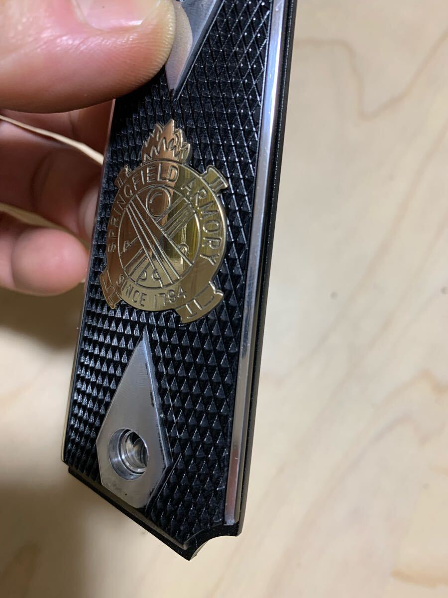 未使用品 コルトガバメント M1911 用 アルミ製グリップ メダリオン真鍮製 未使用品 コルトガバメント M1911 用 アルミ製グリップ