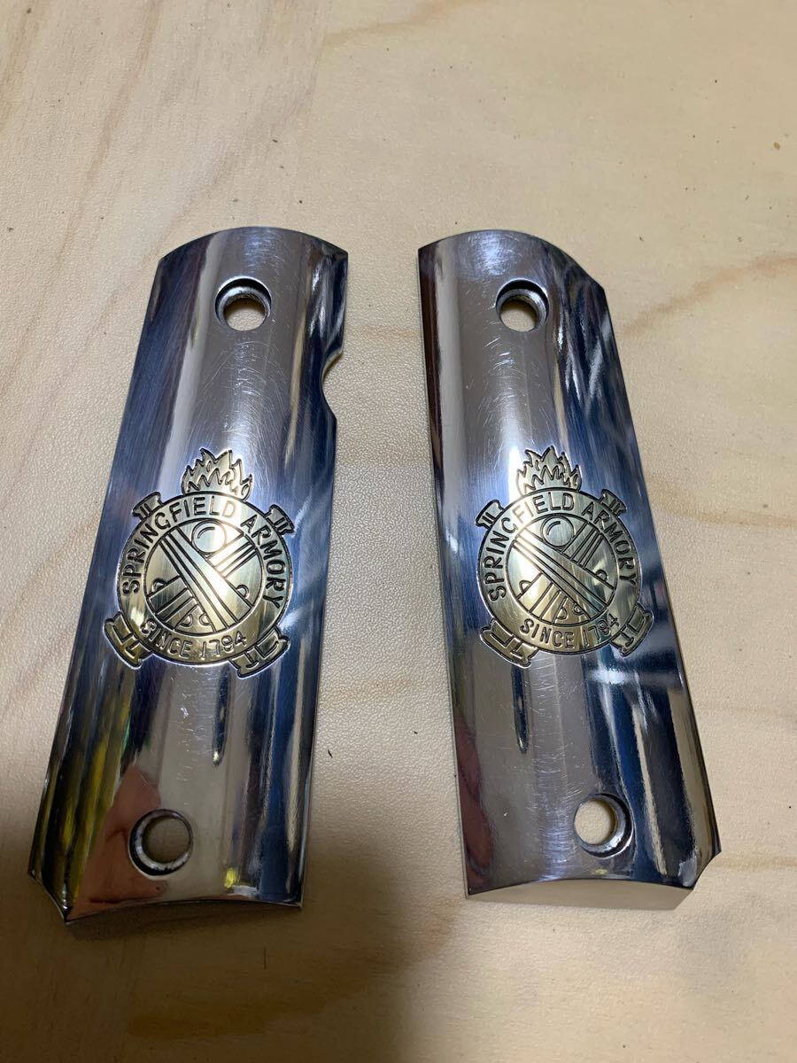 未使用品 コルトガバメント M1911 用 アルミ製グリップ メッキシルバー 未使用品 コルトガバメント M1911 用 アルミ製グリップ メッキ