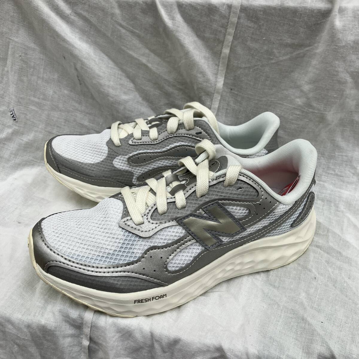 新品未使用品 ★ニューバランス new balance★レディース 24.5cm 『FF Arishi v4』白/シルバー ランニング?ジョギングシューズ WARISTS4D