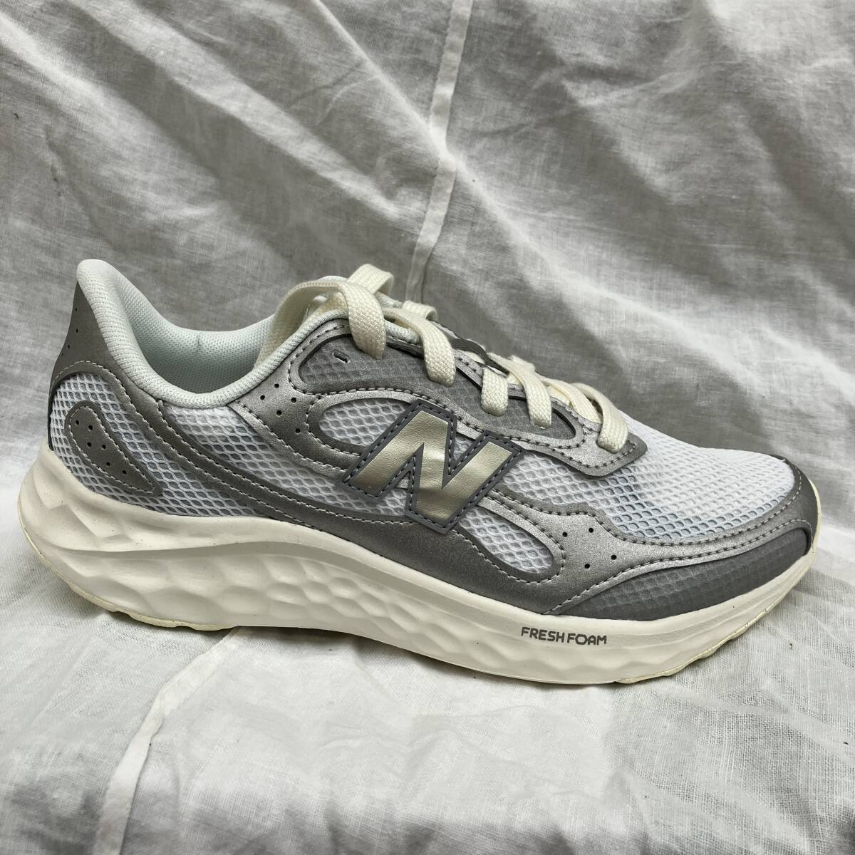 新品未使用品 ★ニューバランス new balance★レディース 24.5cm 『FF Arishi v4』白/シルバー ランニング?ジョギングシューズ WARISTS4D