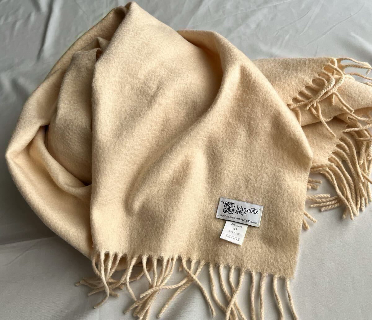 ジョンストンズ カシミヤ 大判ストール CASHMERE クリーム色系 ジョンストンズ カシミヤ 大判ストール CASHMERE クリーム色系