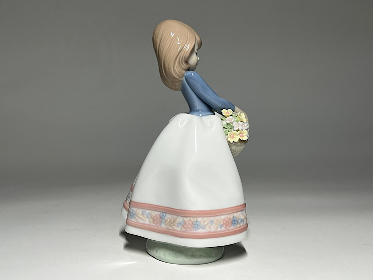 瑞】リヤドロ LLADRO 少女花フィギュリン 陶器人形 置物 瑞】リヤドロ LLADRO 少女花フィギュリン 陶器人形 置物