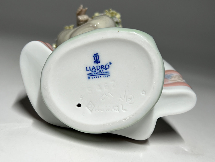 瑞】リヤドロ LLADRO 少女花フィギュリン 陶器人形 置物 瑞】リヤドロ LLADRO 少女花フィギュリン 陶器人形 置物