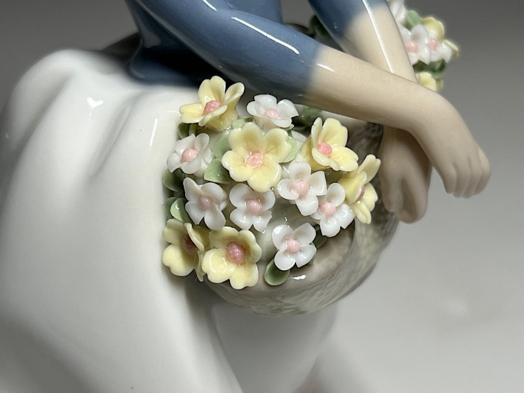 瑞】リヤドロ LLADRO 少女花フィギュリン 陶器人形 置物 瑞】リヤドロ LLADRO 少女花フィギュリン 陶器人形 置物