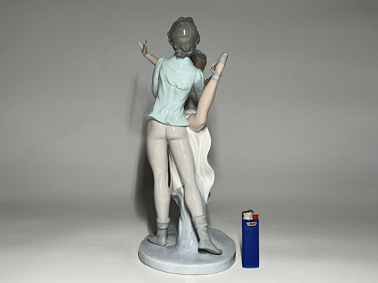 瑞】リヤドロ LLADRO NAO 男女踊る フィギュリン 陶器人形 置物 瑞】リヤドロ LLADRO NAO 男女踊る フィギュリン 陶器人形 置物