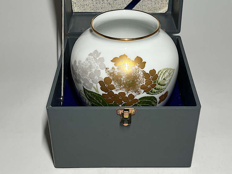 瑞】大倉陶園 紫陽花柄 花瓶 共箱 高さ:19.4cm(大倉陶園 瑞】大倉陶園 紫陽花柄 花瓶 共箱 高さ:19.4cm(大倉陶園
