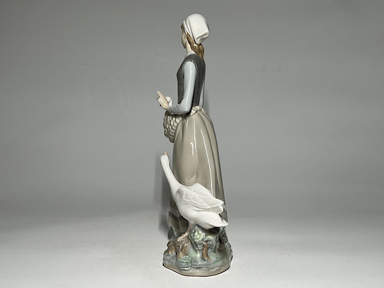 瑞】リヤドロ LLADRO ガチョウと少女 フィギュリン 陶器人形 瑞】リヤドロ LLADRO ガチョウと少女 フィギュリン 陶器人形