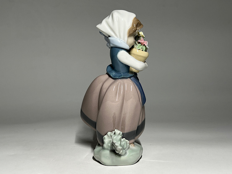 瑞】リヤドロ LLADRO 花と少女 フィギュリン 陶器人形 置物 瑞】リヤドロ LLADRO 花と少女 フィギュリン 陶器人形 置物