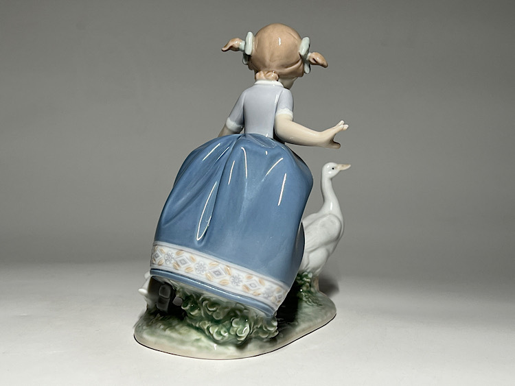 瑞】リヤドロ LLADRO 少女とアヒル フィギュリン 陶器人形 置物 瑞】リヤドロ LLADRO 少女とアヒル フィギュリン 陶器人形 置物