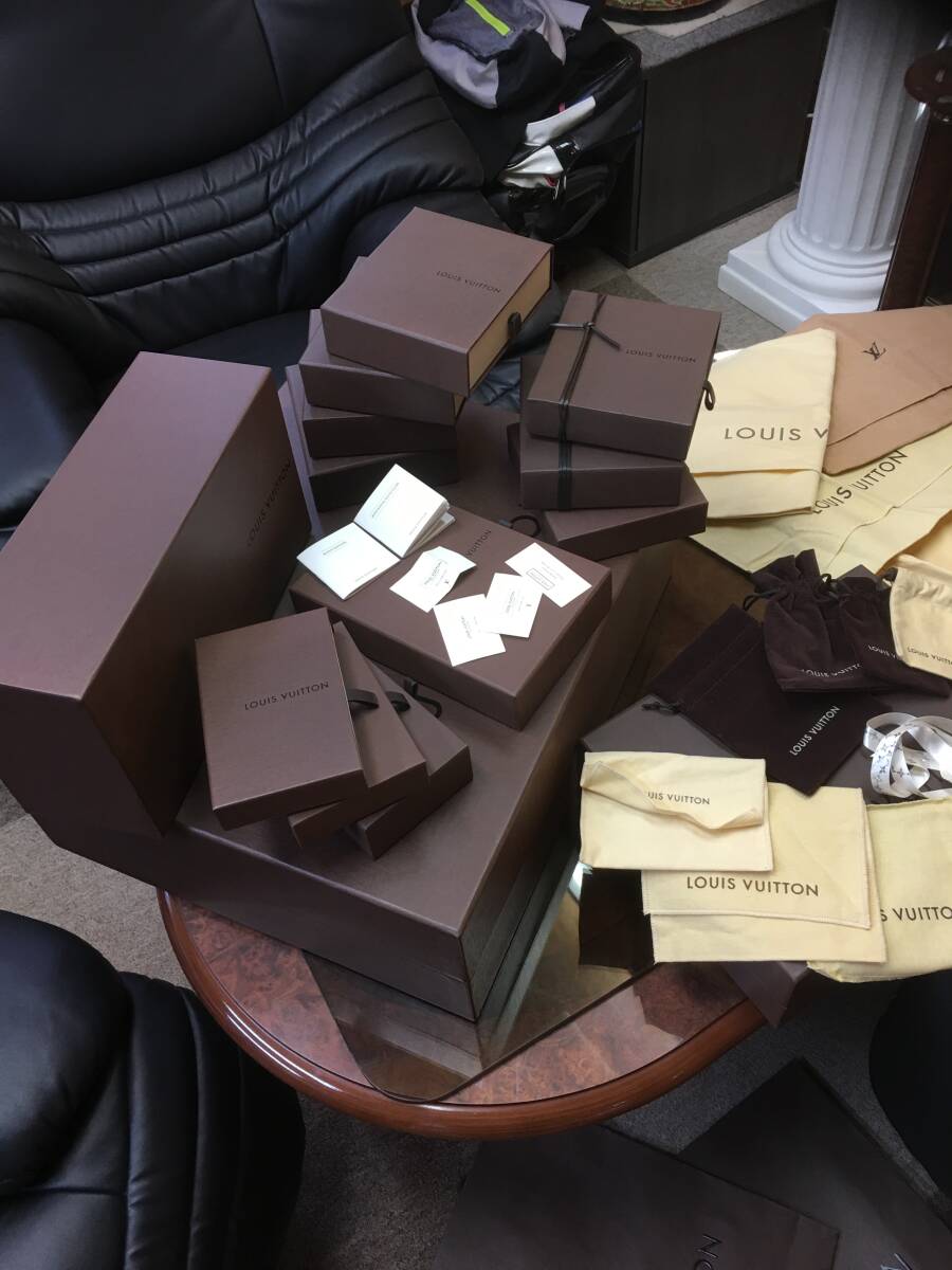 Louis Vuitton ルイヴィトン 空箱 靴箱 布袋 紙袋 まとめ売り Louis Vuitton ルイヴィトン 空箱 靴箱 布袋 紙袋 まとめ売り