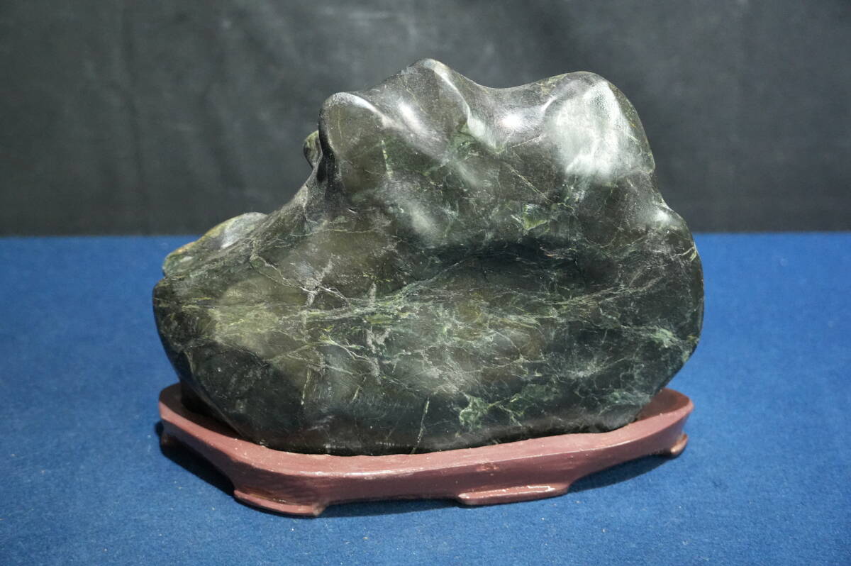 T581 愛石家 美石・盆石放出品 蛇石 台付き 縁起物 干支 金 T581 愛石家 美石・盆石放出品 蛇石 台付き 縁起物 干支 金