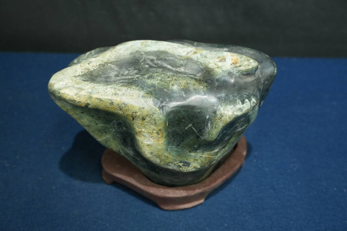 T711 愛石家 美石・盆石放出品 蛇石 台付き 縁起物 干支 金 T711 愛石家 美石・盆石放出品 蛇石 台付き 縁起物 干支 金