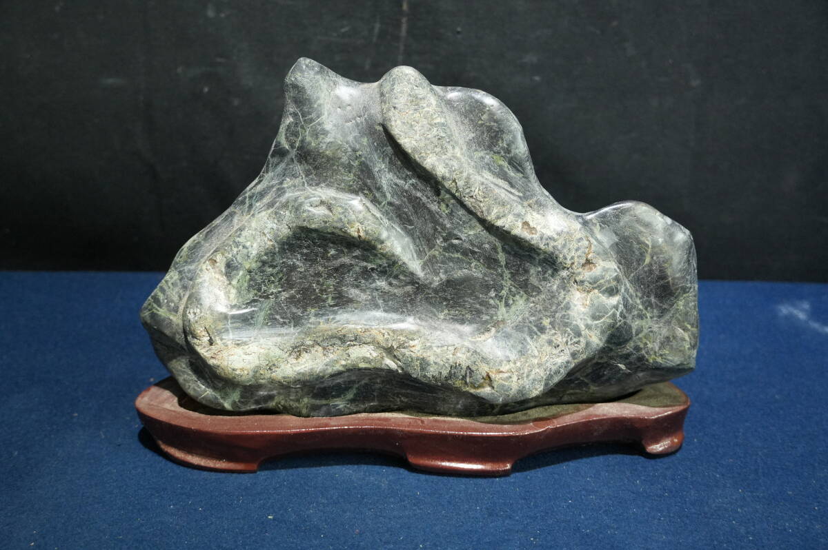 T776 愛石家 美石 盆石放出品 蛇石 台付き 縁起物 干支 金運 T776 愛石家 美石 盆石放出品 蛇石 台付き 縁起物 干支 金運
