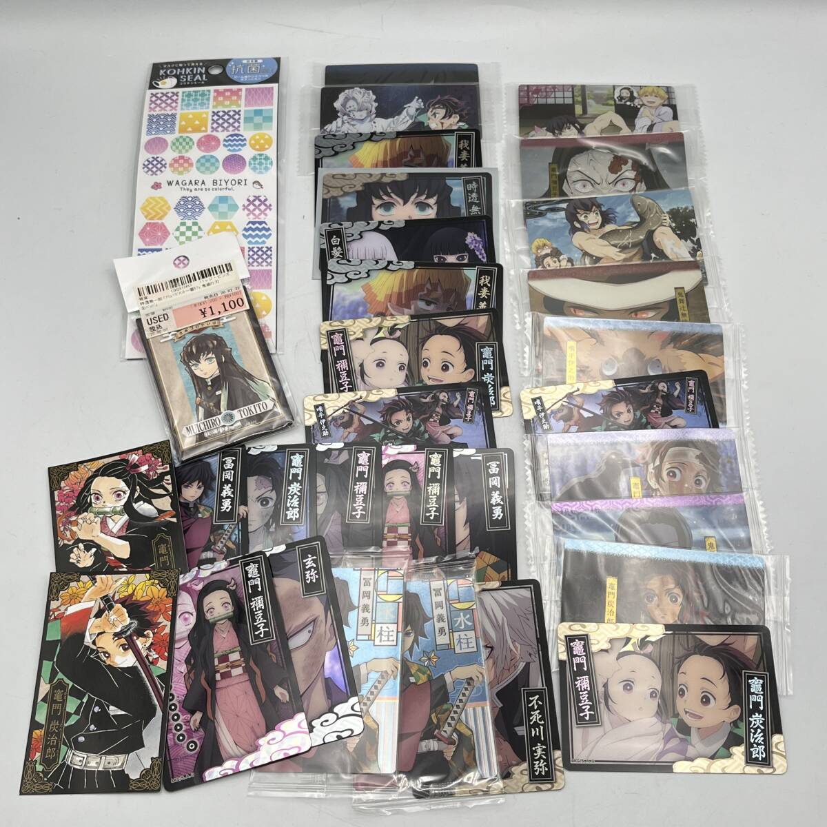 i1474HI 鬼滅の刃 グッズ 大量まとめ フィギュア ぬいぐるみ 缶 i1474HI 鬼滅の刃 グッズ 大量まとめ フィギュア ぬいぐるみ 缶