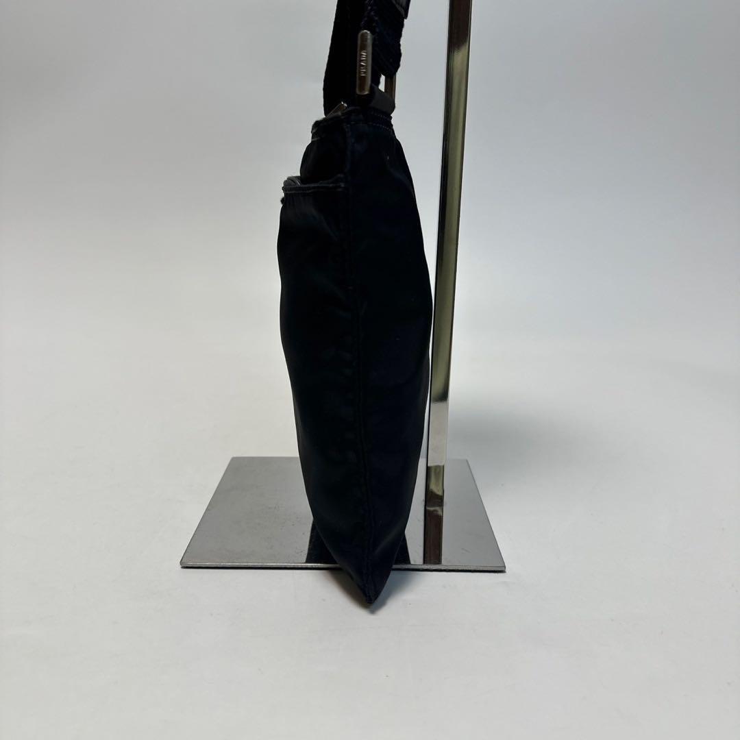 o29【極美品】プラダ PRADA 三角ロゴ ナイロン ブラック 黒 o29【極美品】プラダ PRADA 三角ロゴ ナイロン ブラック 黒