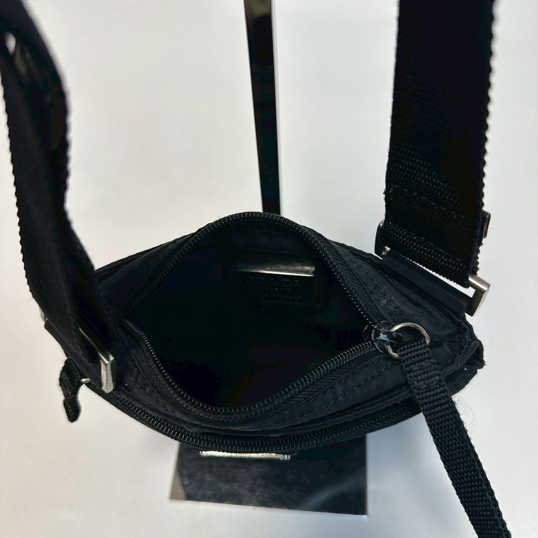 o29【極美品】プラダ PRADA 三角ロゴ ナイロン ブラック 黒 o29【極美品】プラダ PRADA 三角ロゴ ナイロン ブラック 黒