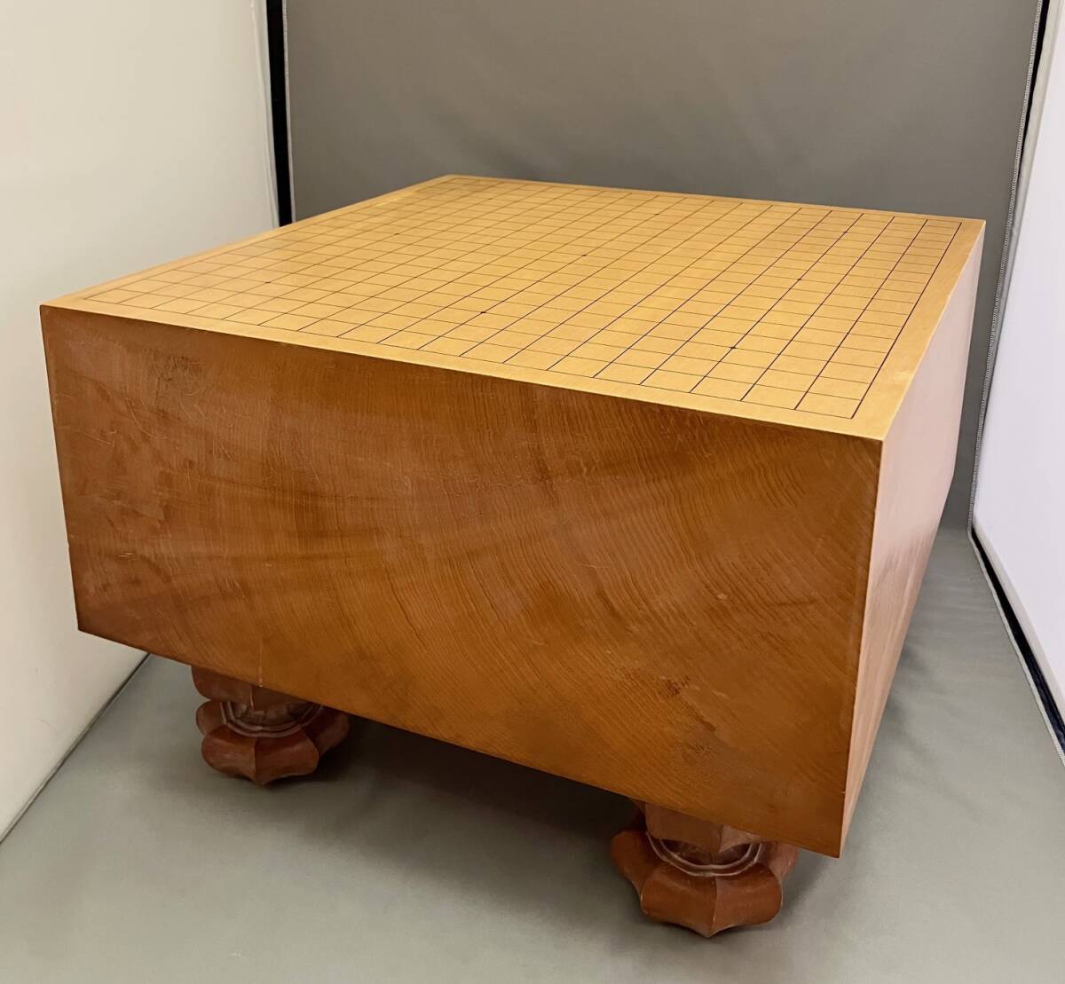 逸品 囲碁道具 本榧 柾目 碁盤 足付 総高31.1cm 厚み19.7cm 22.1