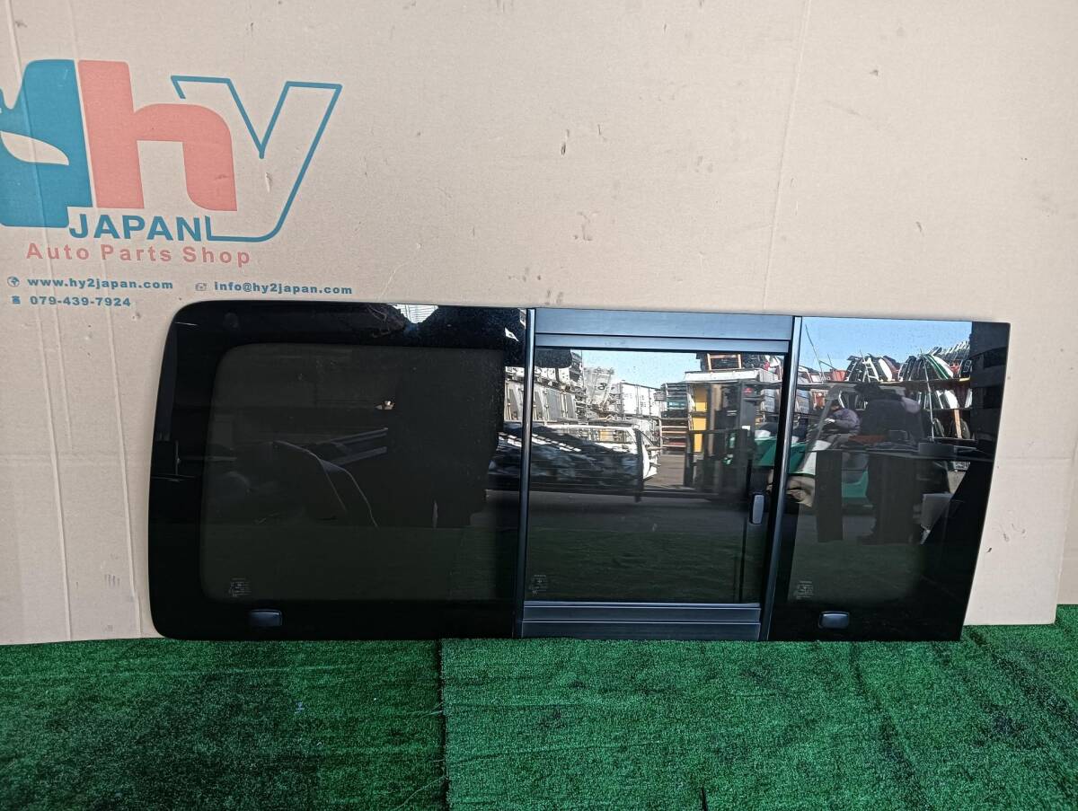 トヨタ　3列目 サイドガラス　右　ハイエース　CBF-TRH200K　TRH200K　KDH200、KDH200K、KDH200V、KDH201、KDH201K 2004 ＃hyj　NSP258712