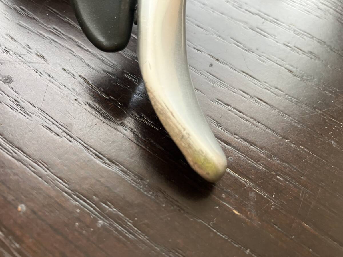 右レバー転倒傷 磨いて滑らかです