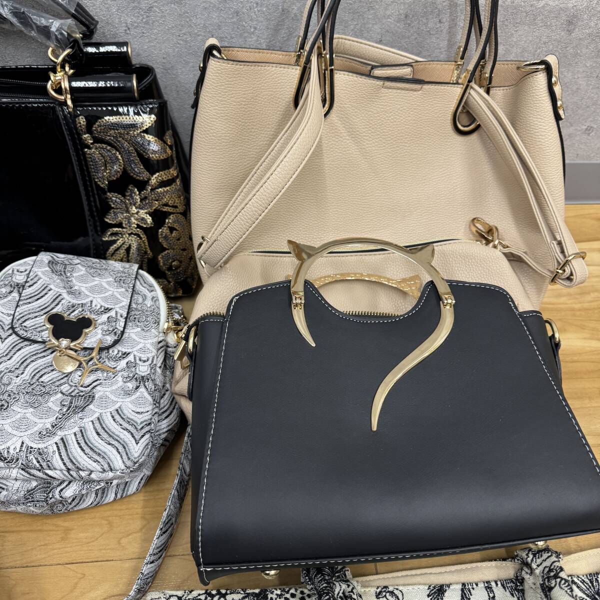 ＃5320～【未使用と美品多め】 バッグおまとめ 20點(diǎn) ポーチ ショルダ ダンドバッグ 財(cái)布 がま口 小物入れ 葬祭 フォーマル アジュアル