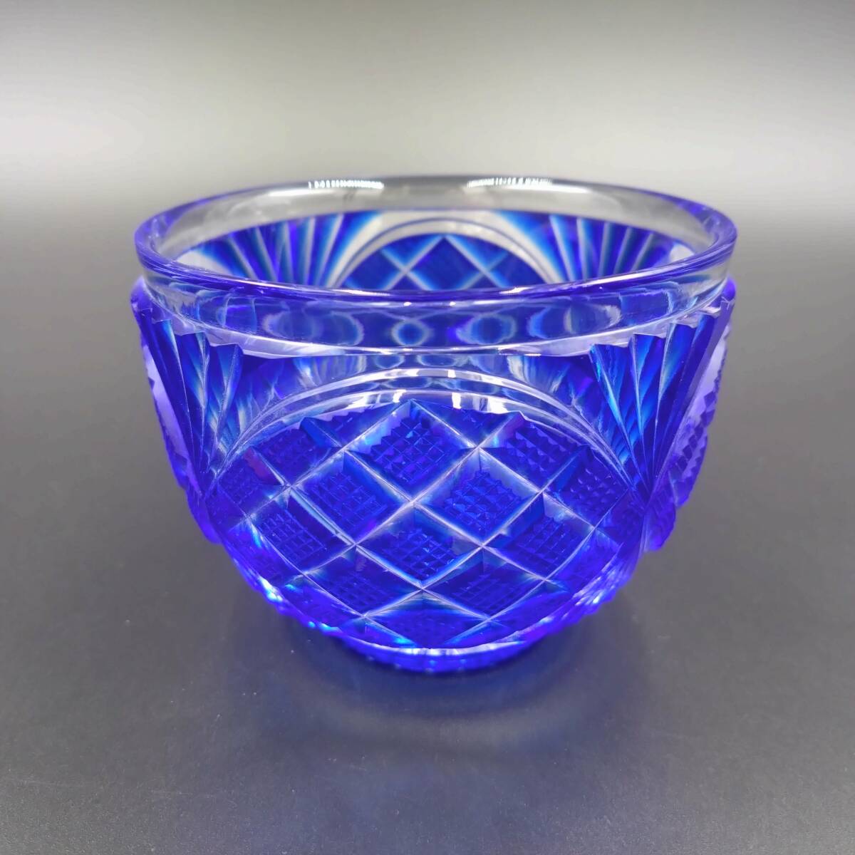5757【未使用品】復元 島津 薩摩切子 小付鉢 色被せガラス 尚古 5757【未使用品】復元 島津 薩摩切子 小付鉢 色被せガラス 尚古