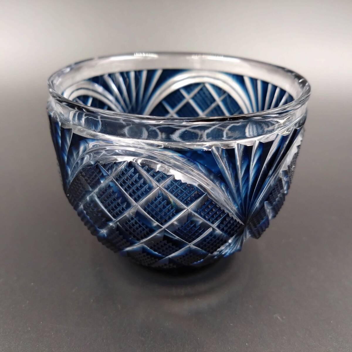 5756【未使用品】復元 島津 薩摩切子 小付鉢 色被せガラス 尚古 5756【未使用品】復元 島津 薩摩切子 小付鉢 色被せガラス 尚古