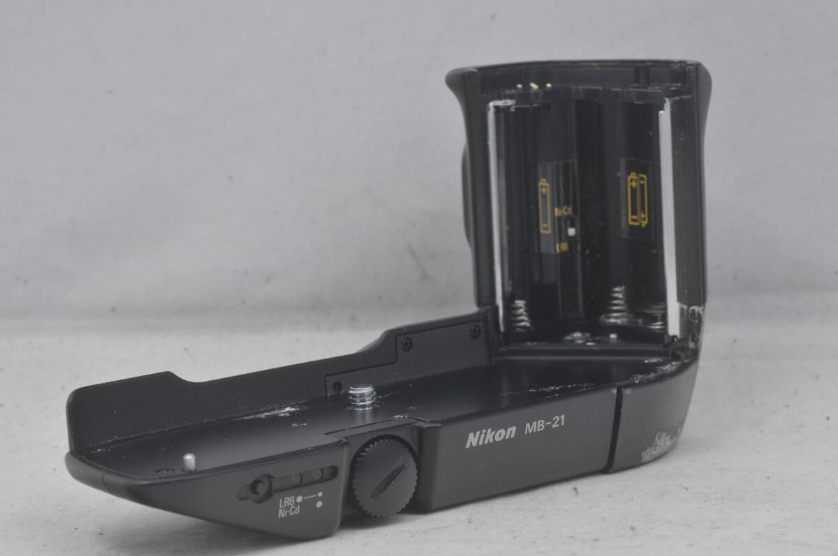 Nikon MB-21 Battery Pack Holder Grip ニコン バッテリー Nikon MB-21 Battery Pack Holder Grip ニコン バッテリー