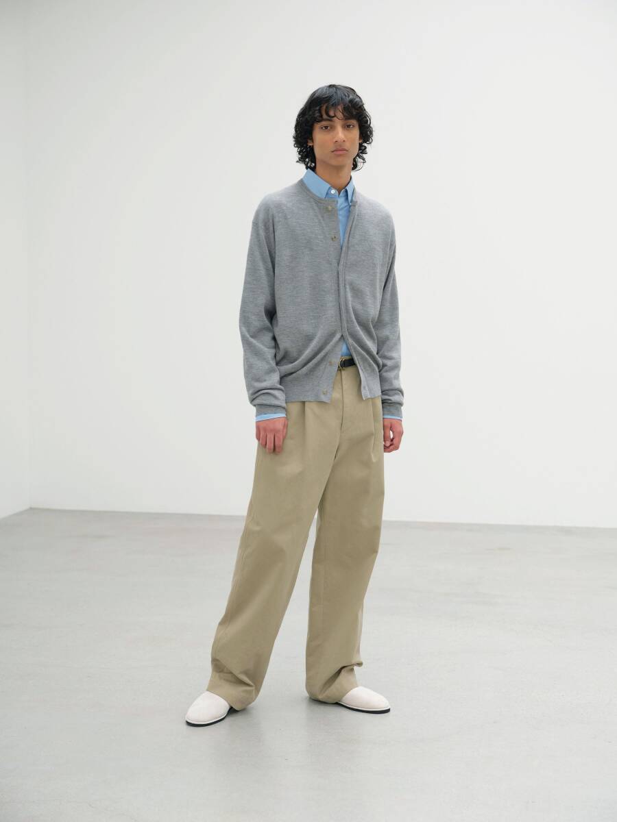 3 新品 25ss AURALEE WASHED FINX CHINO ONE-TUCK PANTS khaki 3 新品 25ss AURALEE WASHED FINX CHINO ONE-TUCK PANTS khaki