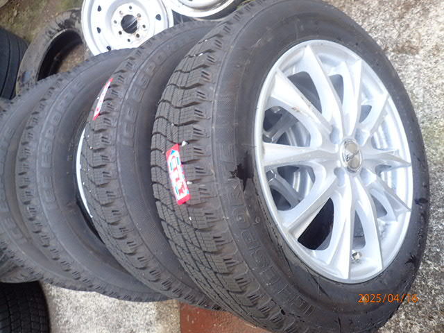 バリ溝 4本 エクシーダー 15x5.5J PCD100 +43 175/65R15 アイス バリ溝 4本 エクシーダー 15x5.5J PCD100 +43 175/65R15 アイス
