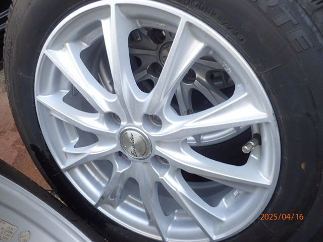 バリ溝 4本 エクシーダー 15x5.5J PCD100 +43 175/65R15 アイス バリ溝 4本 エクシーダー 15x5.5J PCD100 +43 175/65R15 アイス