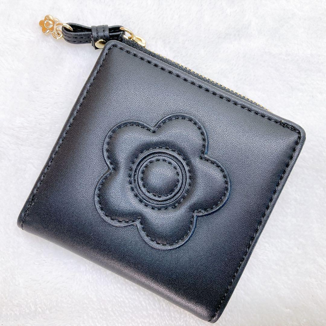 美品MARY QUANT マリークワント 2つ折り財布 デイジー レザー 花 美品MARY QUANT マリークワント 2つ折り財布 デイジー レザー 花