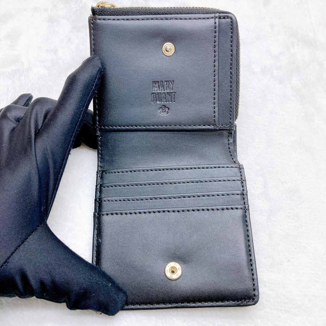 美品MARY QUANT マリークワント 2つ折り財布 デイジー レザー 花 美品MARY QUANT マリークワント 2つ折り財布 デイジー レザー 花