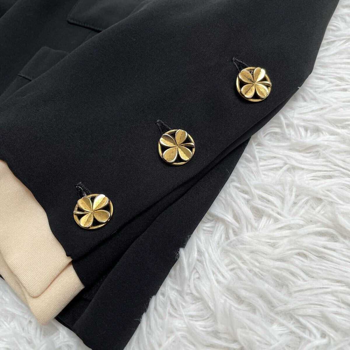 美品】CHANEL シャネル クローバー 金ボタン セットアップ 美品】CHANEL シャネル クローバー 金ボタン セットアップ