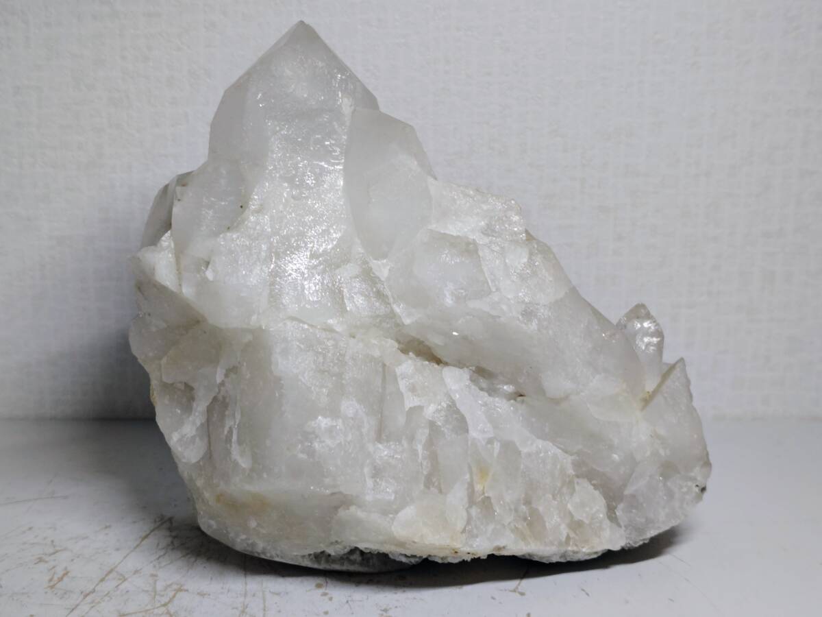 水晶 2.8kg クォーツ 原石 鑑賞石 自然石 誕生石 宝石 鉱物 鉱石