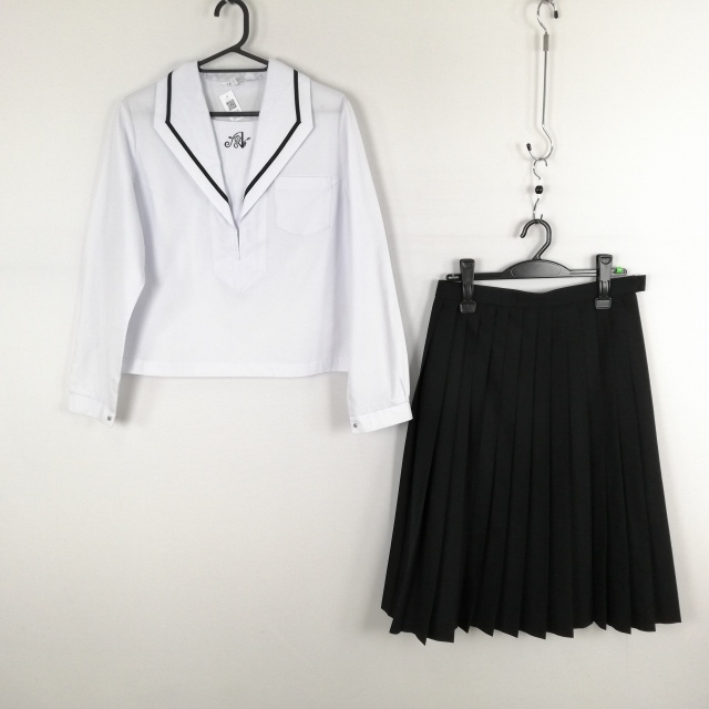 1円 セーラー服 スカート 上下2点セット M 中間服 黒1本線 女子 1円 セーラー服 スカート 上下2点セット M 中間服 黒1本線 女子