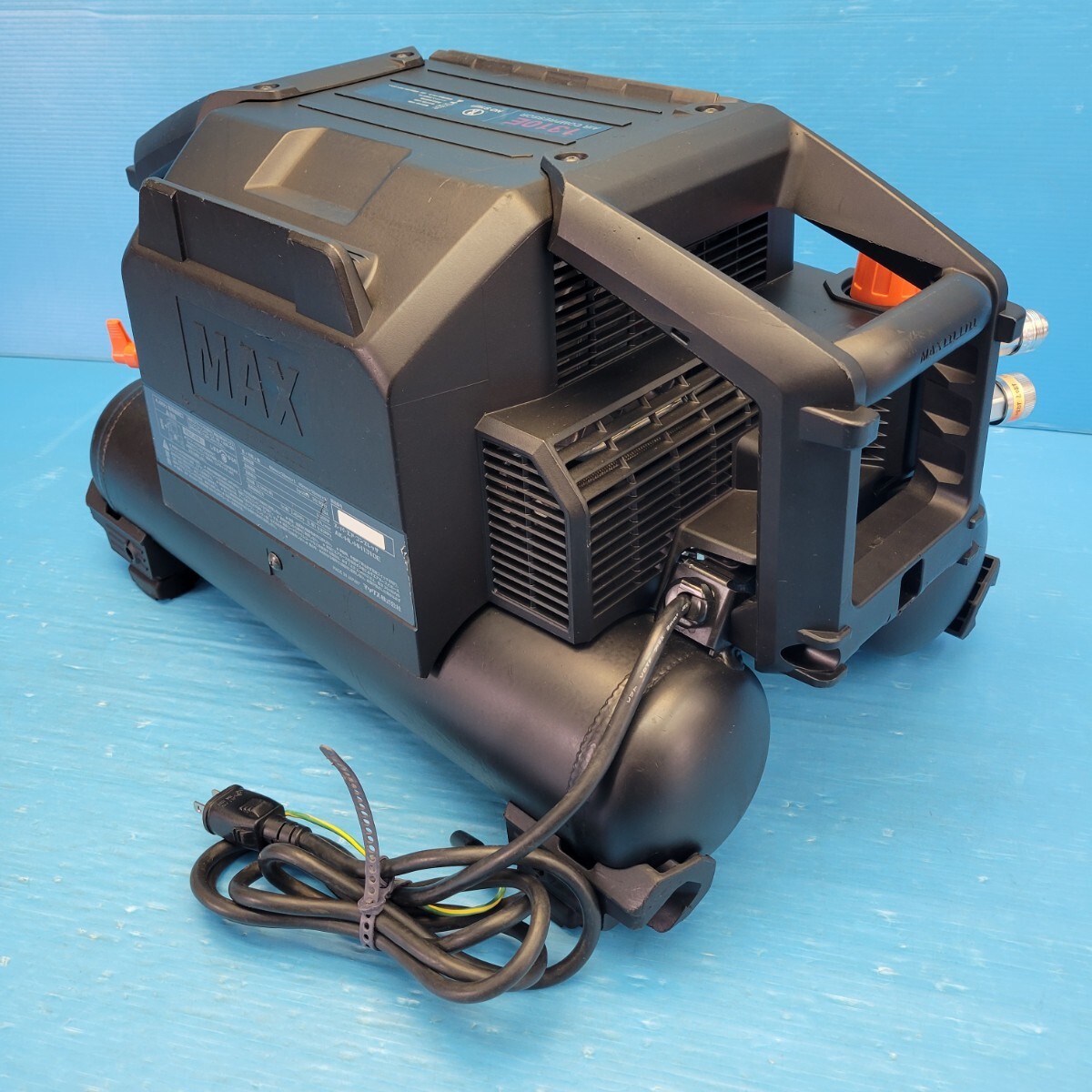 130 送料無料 MAX エアコンプレッサー AK-HH1310E 中古動作品 130 送料無料 MAX エアコンプレッサー AK-HH1310E 中古動作品
