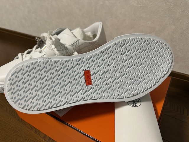★正規(guī)品 未使用 43（約27.5～28cm） Hermes エルメス デイ レザースニーカー ヴォー?ペルフォレ ケリー金具 ホワイト 白 全付屬品