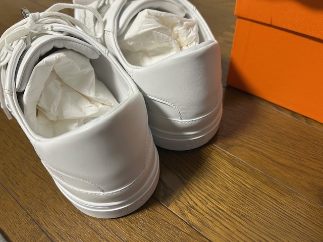 ★正規(guī)品 未使用 43（約27.5～28cm） Hermes エルメス デイ レザースニーカー ヴォー?ペルフォレ ケリー金具 ホワイト 白 全付屬品