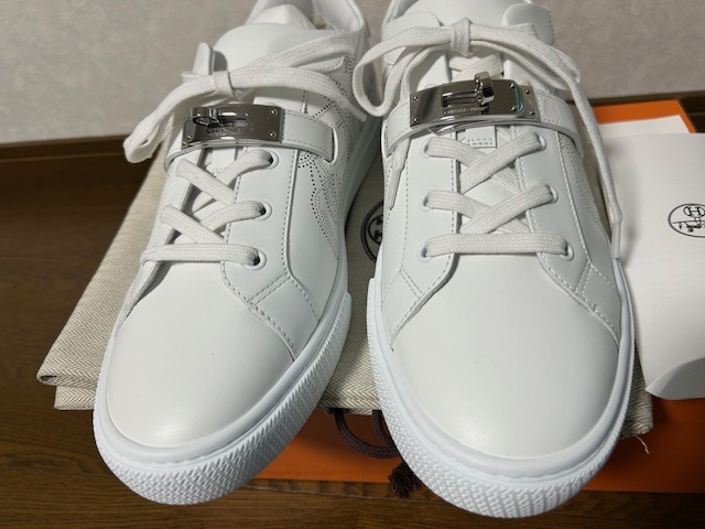 ★正規(guī)品 未使用 43（約27.5～28cm） Hermes エルメス デイ レザースニーカー ヴォー?ペルフォレ ケリー金具 ホワイト 白 全付屬品
