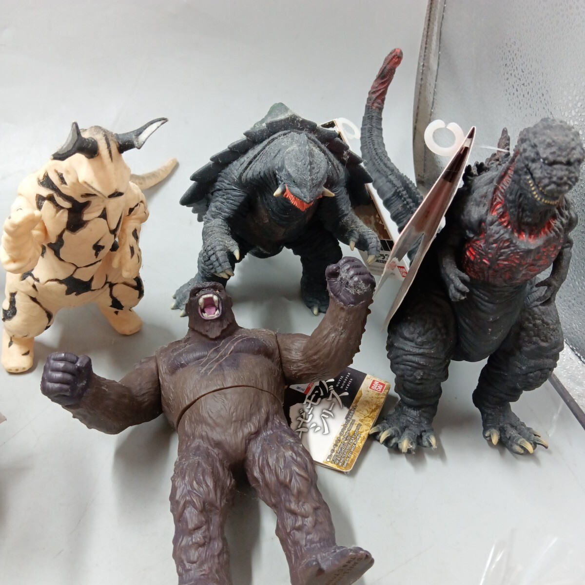 B ウルトラマン ウルトラ怪獣 ゴジラ 恐竜 30個以上セット B ウルトラマン ウルトラ怪獣 ゴジラ 恐竜 30個以上セット
